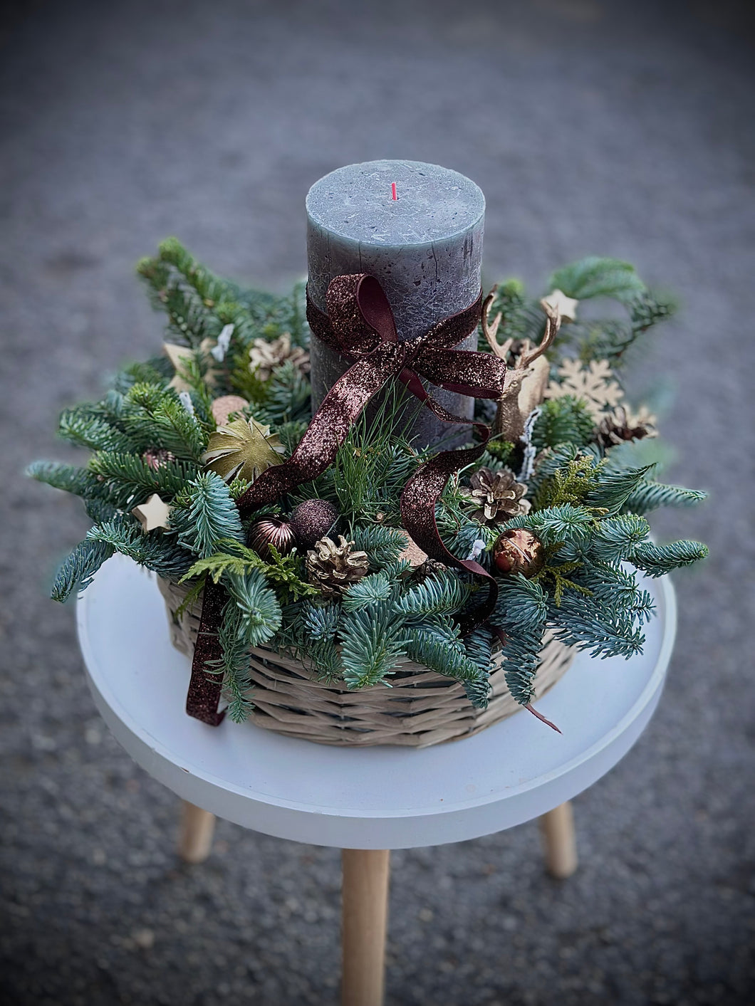 “Forest Glow” decoration in a basket with XL size candle.