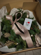 Load image into Gallery viewer, Fancy X-mas Wreath in a gift box
