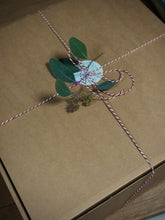 Load image into Gallery viewer, Fancy X-mas Wreath in a gift box
