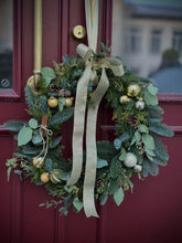 Загрузить изображение в средство просмотра галереи, “Luxe Gold” Christmas Wreath
