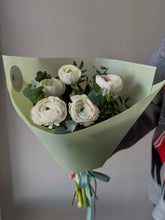 Load image into Gallery viewer, 5 items of Hanoi ranunculus with eucalyptus 
